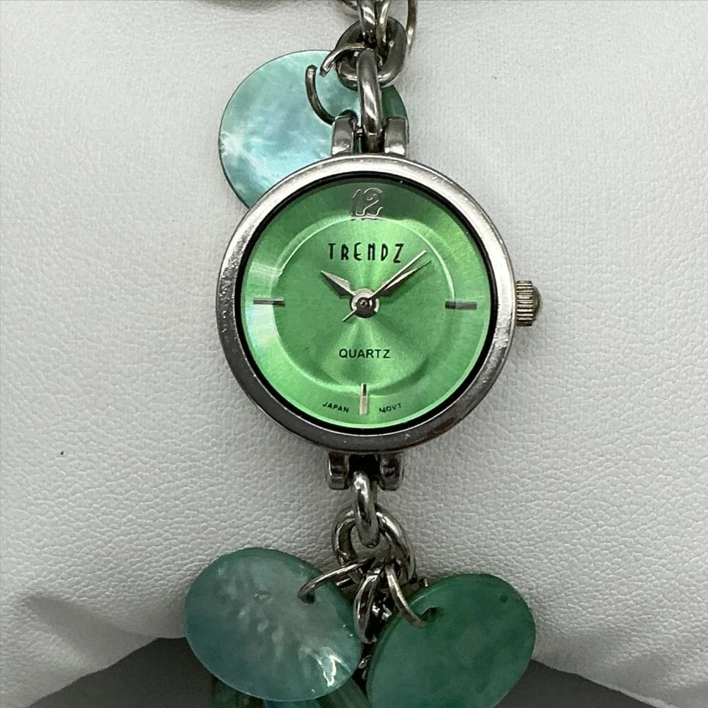 Trendz Womens Watch 22mm Green Dial Silver Tone Shell Discs New Battery 8